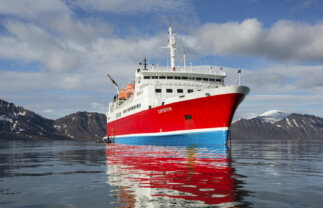 Premium Boat Tour of Antarctica Wildlife and Scenery