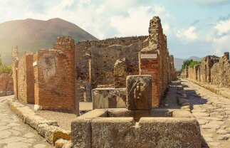 Pompeii and The Bay Of Naples for Solo Travellers