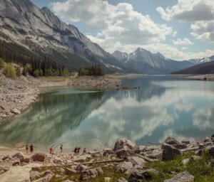 14-Day Canadian Rockies Camping for Young Adults – Westbound